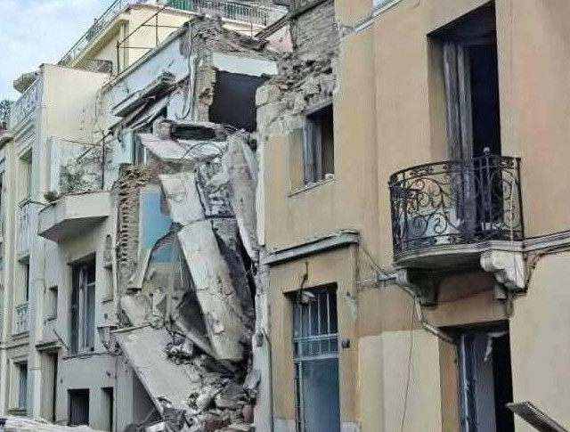 Πλάκα - Καθηγητής Καρύδης: Το κτίριο ήταν «από έξω μπέλα μπέλα και από μέσα Κατσιβέλα» - Στον δεύτερο όροφο έγινε η έκρηξη
