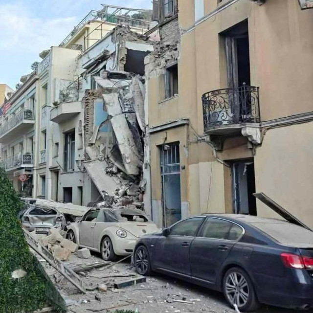 Εντοπίστηκαν οι δύο τελευταίες σοροί στην Πλάκα - Έξι νεκροί από την κατάρρευση του κτηρίου