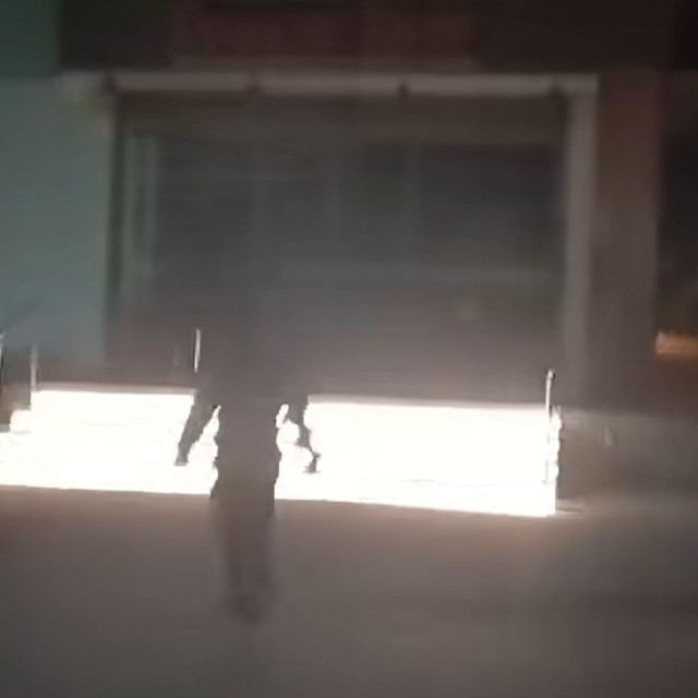 Βιολάντα: Επίθεση του Ρουβίκωνα με βαριοπούλες στο εργοστάσιο στη Λάρισα - Βίντεο