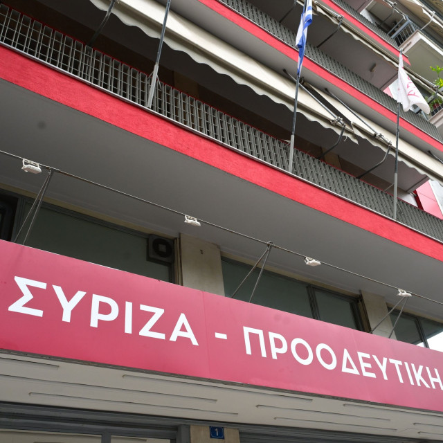 ΣΥΡΙΖΑ κατά Μητσοτάκη: Περιγράφει μια άλλη Ελλάδα – Να μειώσει τον ΕΦΚ στα καύσιμα