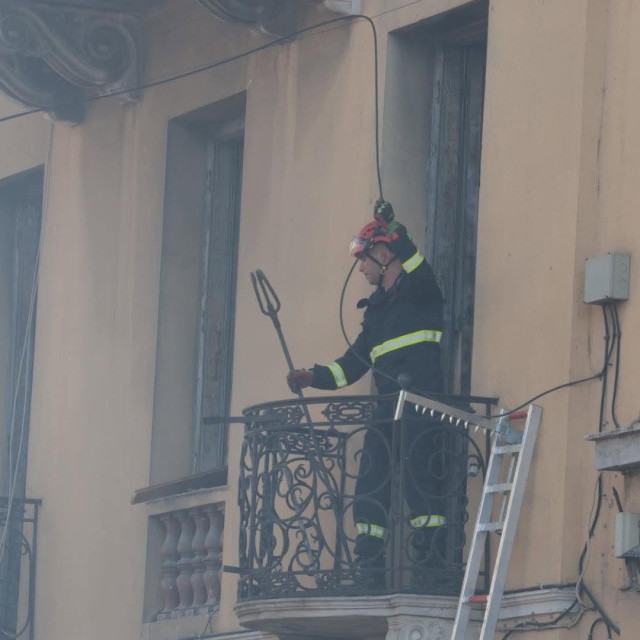 Πλάκα: Αναφορές για ύπαρξη ταχυθερμοσίφωνα φυσικού αερίου στον δεύτερο όροφο του κτιρίου