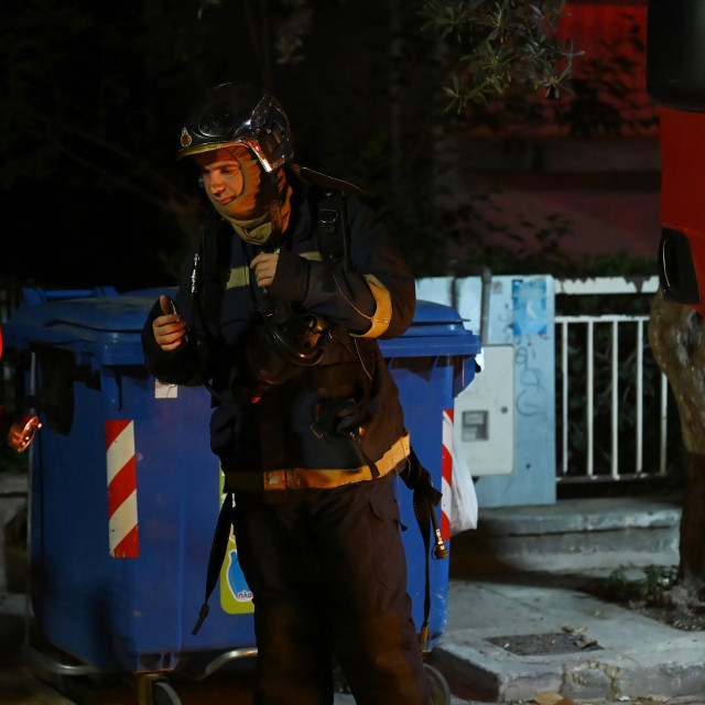 Φωτιά σε πολυκατοικία στη Νέα Ιωνία: Ξεκίνησε από καφετέρια στο ισόγειο, εκκενώθηκαν τα διαμερίσματα - «Μια γυναίκα άκουσε τρεις εκρήξεις», είπε μάρτυρας