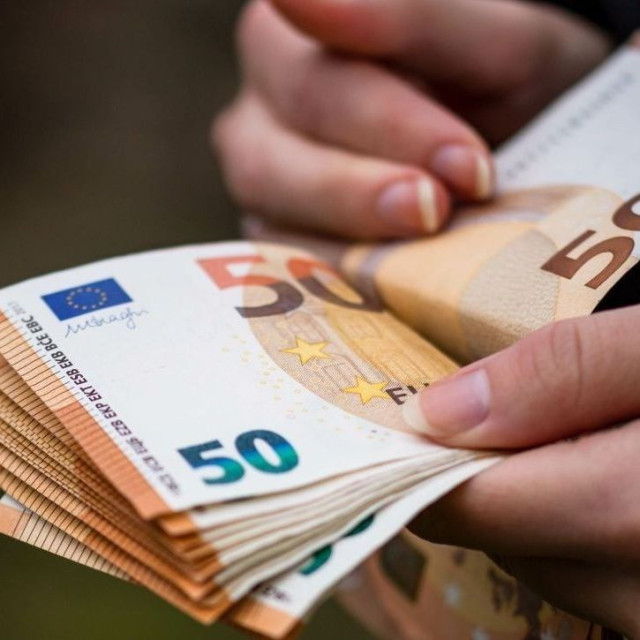 Ειδικό Εποχικό Βοήθημα: Ποιοι είναι οι δικαιούχοι που θα λάβουν από 719 έως 1.438 ευρώ (πίνακας)