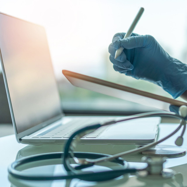 Medwatch: «Εξαφανίστηκαν» 9 στις 10 διαφημίσεις ιατρικών υπηρεσιών – Οι 223 «κόκκινες» περιπτώσεις