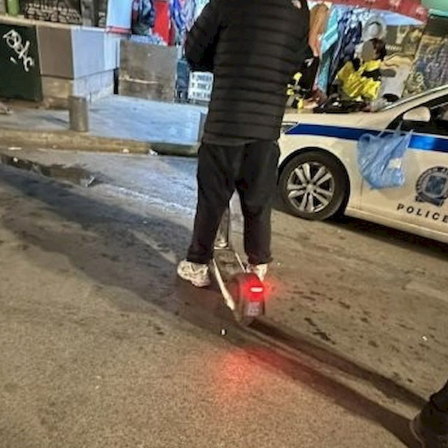 Πατήσια: Ηλεκτρικό πατίνι παρέσυρε και τραυμάτισε έγκυο στην πλατεία Κολιάτσου– Συνελήφθη ο αναβάτης