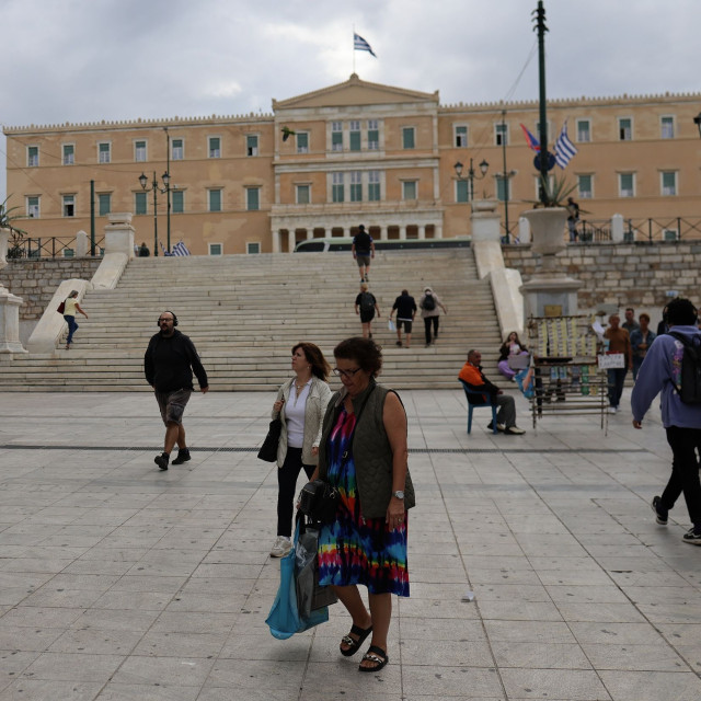 Ύποπτο σακίδιο στη Βασιλέως Γεωργίου στο Σύνταγμα - Διακοπή κυκλοφορίας στο κέντρο