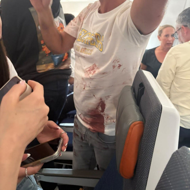 Στιγμές τρόμου για την πτήση της FlyDubai: Οι ήρωες που προσγείωσαν το Boeing 737 - Συνελήφθη ο συγκυβερνήτης που μαχαίρωσε τον πιλότο