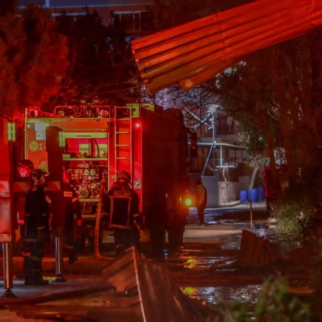 Φωτιά σε υπόγειο διαμέρισμα πολυκατοικίας στην Αθήνα – Ένα άτομο στο νοσοκομείο