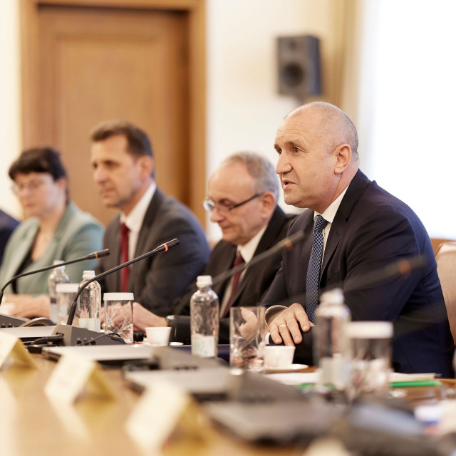 Βουλγαρία: Ο πρωθυπουργός Ράντεφ ζητά έναρξη διαλόγου με τη Ρωσία μπροστά στον πυρηνικό «κίνδυνο»