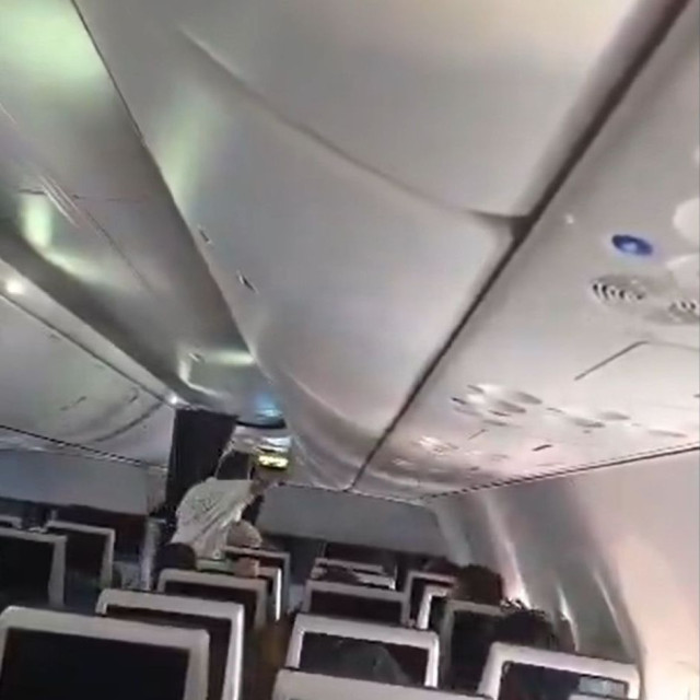 Η σοκαριστική στιγμή που το αεροπλάνο της Flydubai κάνει βουτιά - Κραυγές και προσευχές στην καμπίνα