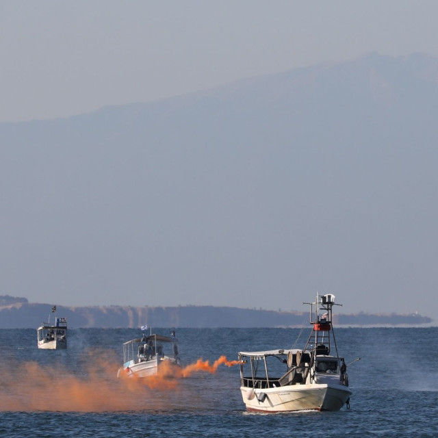 Θεσσαλονίκη: «Δεν βγάζουμε ούτε το πετρέλαιο» – Με τα καΐκια στην παλιά παραλία οι ψαράδες