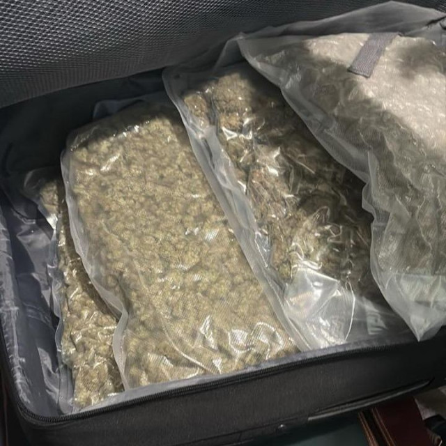 Εξαρθρώθηκε κύκλωμα ναρκωτικών στα Εξάρχεια: 5 συλλήψεις και πάνω από 9,5 κιλά κατασχεμένης κάνναβης