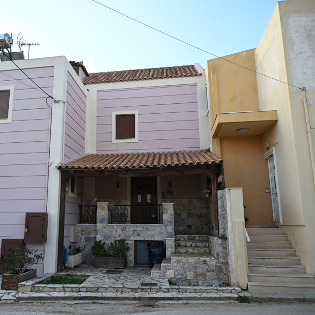 Λαύριο: Με κουζινομάχαιρο μαχαίρωσε την πρώην του – Την κυνήγησε και την ξανακάρφωσε στο πεζοδρόμιο