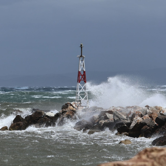Απαγορευτικό απόπλου από Πειραιά, Ραφήνα και Λαύριο λόγω θυελλωδών ανέμων
