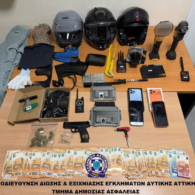 Αττική: Έκλεβαν πολυτελή δίκυκλα και αυτοκίνητα – 8 συλλήψεις, πάνω από 350.000 ευρώ η «λεία»