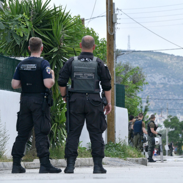 Μενίδι: Ρομά εισέβαλαν σε σπίτι γυναίκας με το 2 μηνών βρέφος της - «Έχετε διαρροή στην οπτική ίνα»
