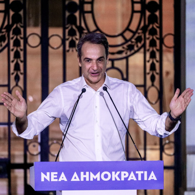 Τα δύο μέτωπα Μητσοτάκη: Από τα 52 χρόνια της ΝΔ στη μάχη των Βρυξελλών - Η μάχη του κέντρου