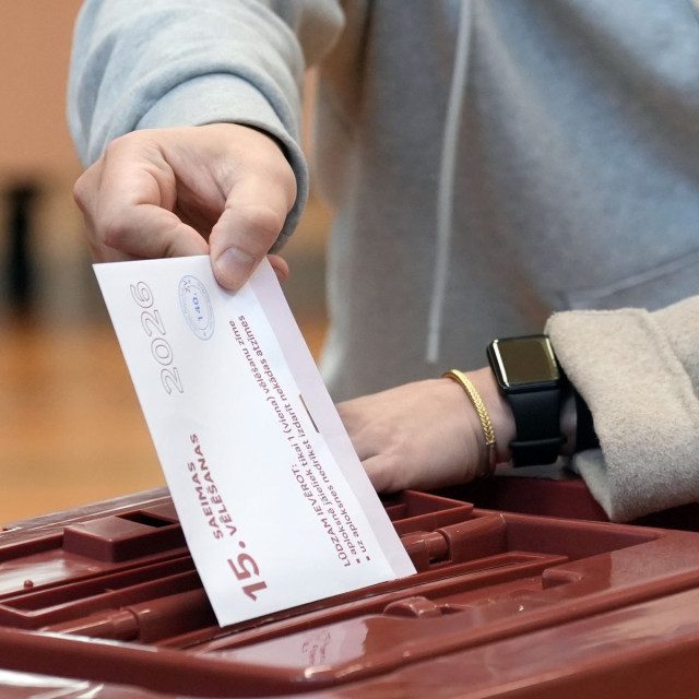 Λετονία: Πρωτιά για τον Κούλμπεργκς – H χώρα παραμένει σε φιλοευρωπαϊκή και φιλοουκρανική τροχιά