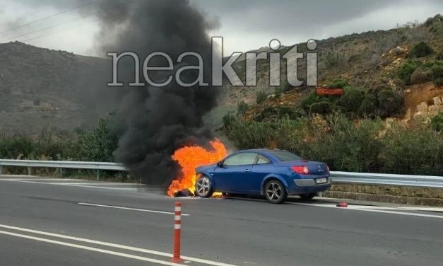 Στιγμές πανικού στον ΒΟΑΚ: Αυτοκίνητο τυλίχθηκε στις φλόγες εν κινήσει με μια οικογένεια επιβάτες