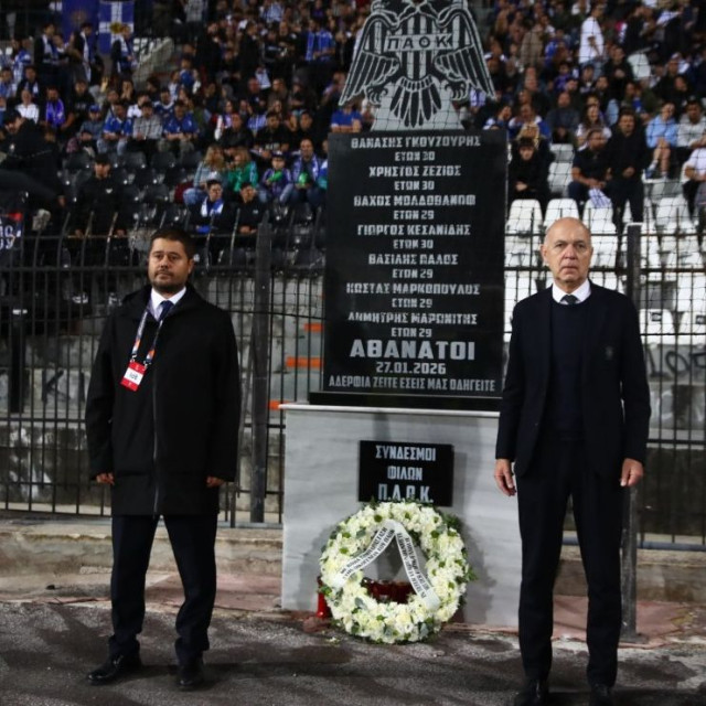Συγκίνηση στην Τούμπα: Ο Γκαγκάτσης και Γερμανοί άφησαν στεφάνι για τους οπαδούς του ΠΑΟΚ