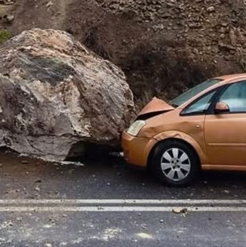 Από θαύμα σώθηκε οδηγός στην Κρήτη – Τεράστιος βράχος έπεσε μπροστά του - Εικόνα
