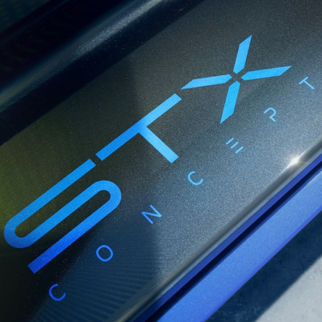 Το STX Concept δείχνει το μέλλον των στέισον της Opel