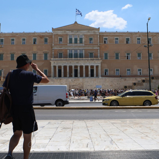 Μαρουσάκης: Καλοκαιρινή εβδομάδα, αλλά από Παρασκευή αλλάζει ο καιρός - Ποιες περιοχές θα επηρεαστούν