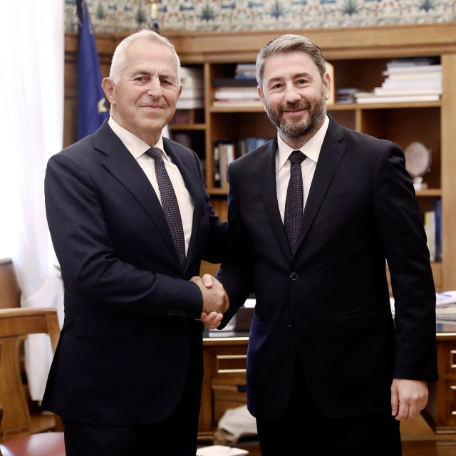 Στο ΠΑΣΟΚ με... υπονοούμενα ο Αποστολάκης: «Πάω κόντρα στο κύμα, αρνούμαι τα επιτακτικά κελεύσματα»