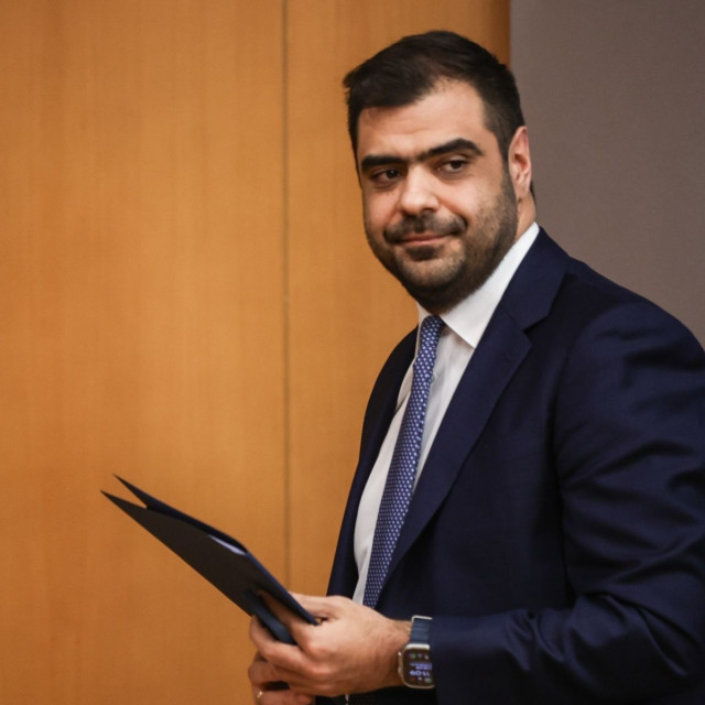 Η ενημέρωση των πολιτικών συντακτών από τον Παύλο Μαρινάκη - LIVE
