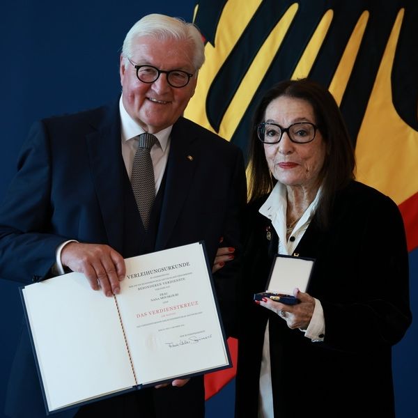 Η Νάνα Μούσχουρη τιμήθηκε στο Βερολίνο με τον Σταυρό Αξίας