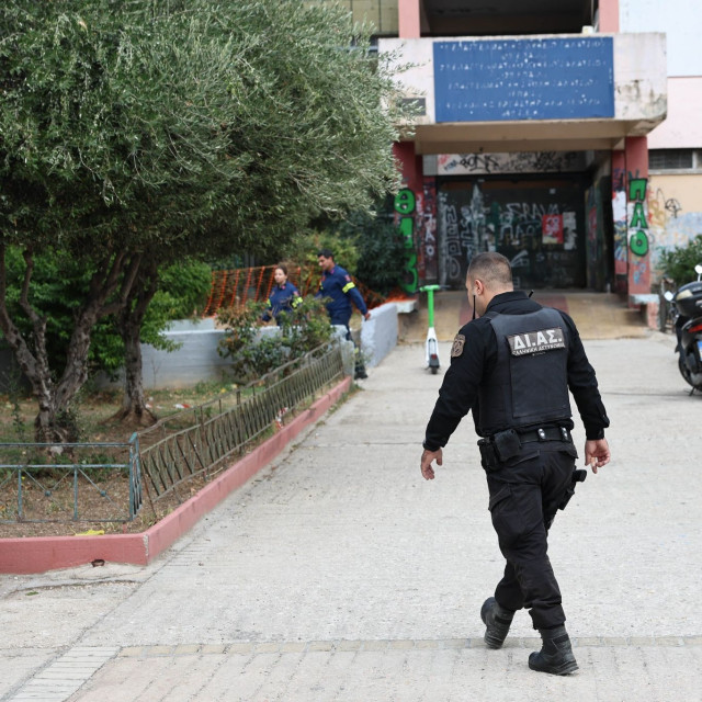 Δεν μπαίνουν στις τάξεις μαθητές και καθηγητές στη Γκράβα: Εξακολουθεί η μυρωδιά αερίου,καταγγέλλουν