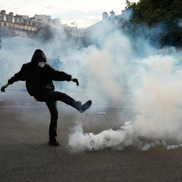 Explainer: Γιατί διαδηλώνουν οι μαθητές στην Γαλλία; Εκατοντάδες τραυματίες και χιλιάδες συλλήψεις