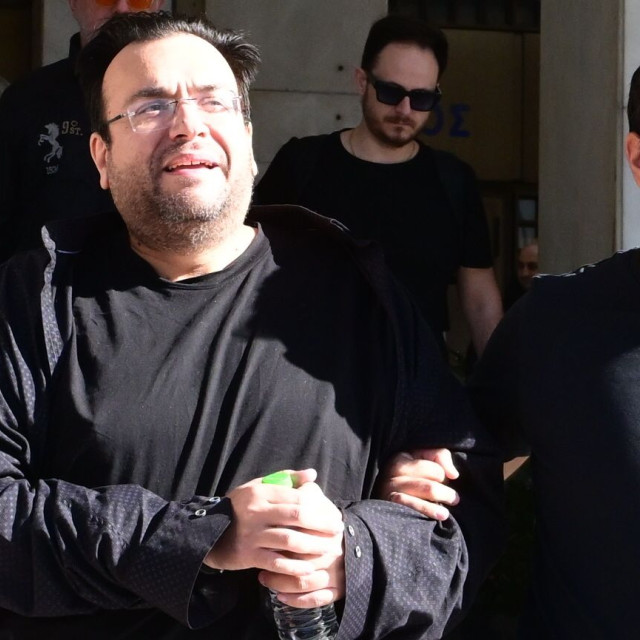 Απάτη στον ΕΦΚΑ: Αποκαλυπτικές οι συνομιλίες των μελών του κυκλώματος - «Πάω να πάρω 10 χιλιάρικα και έρχομαι μανάρι μου»
