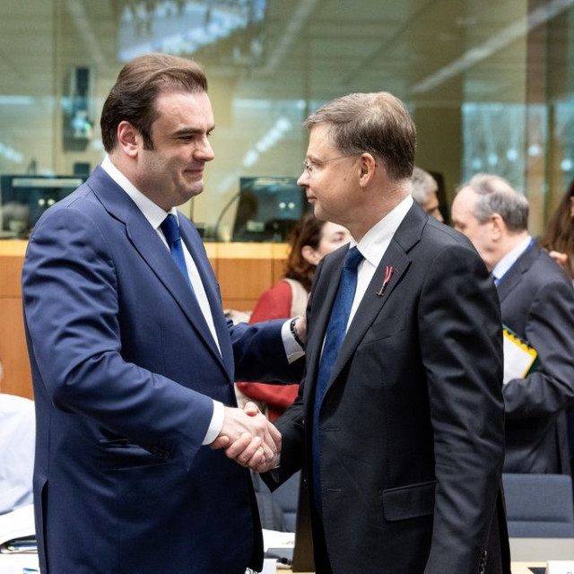 Θετική η Κομισιόν στα αιτήματα Ελλάδας και Ιταλίας για τη ρήτρα διαφυγής στην ενέργεια