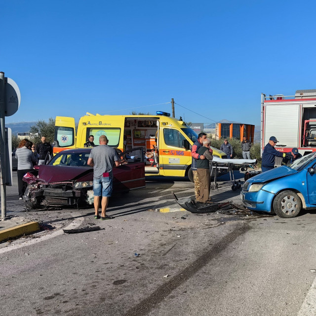 Αργολίδα: Σφοδρή σύγκρουση αυτοκινήτων με τέσσερις τραυματίες - Ανάμεσα τους και ένα βρέφος