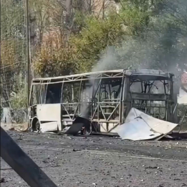 Τουλάχιστον 33 νεκροί από ρωσικό πλήγμα σε λεωφορεία που μετέφεραν επιβάτες στην ανατολική Ουκρανία