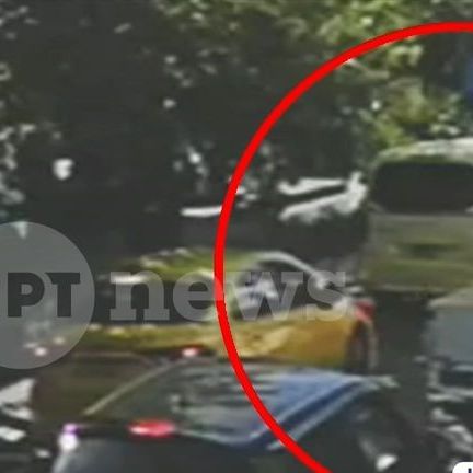 Ιερά Οδός: Βίντεο από τη στιγμή που 55χρονος απειλεί με τσεκούρι οδηγό έπειτα από καβγά