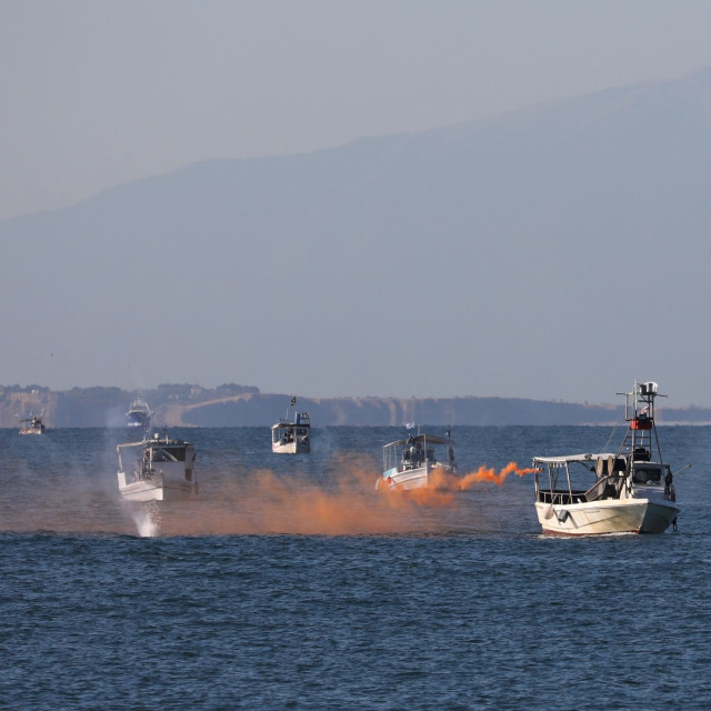 ΠΑΣΟΚ: Τροπολογίες για μείωση ΦΠΑ στα νησιά και ενίσχυση των αλιέων