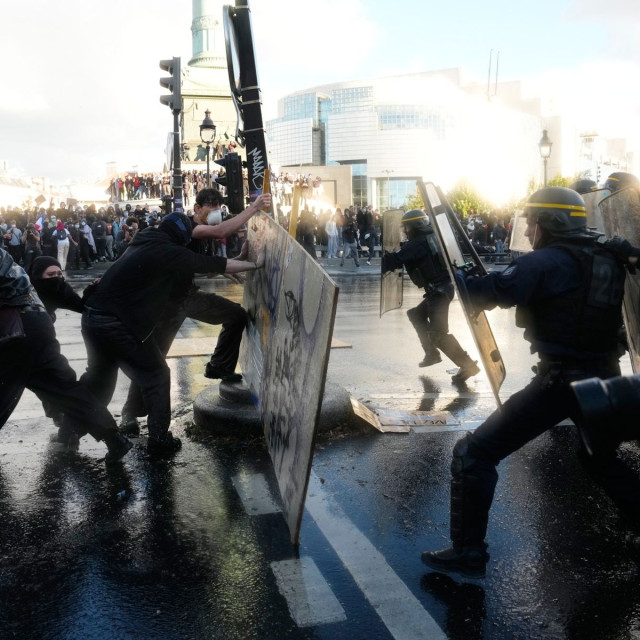 Γαλλία: Επεισόδια στην πλατεία της Βαστίλης – 504 συλλήψεις - Βίντεο