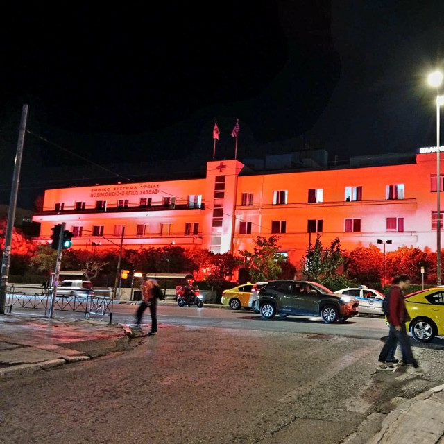 Νοσοκομείο Άγιος Σάββας: Φωταγωγείται στα ροζ, στέλνοντας μήνυμα για τον καρκίνο του μαστού
