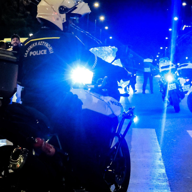 Επίθεση με μαχαίρι στην Ελευσίνα: Παραδόθηκε και ο δεύτερος - Ποινική δίωξη για τον 22χρονο