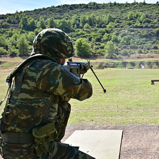Εντυπωσιακές εικόνες από την μετεκπαίδευση Εφέδρων Οπλιτών σε Αυλώνα, Λιτόχωρο, Νάουσα