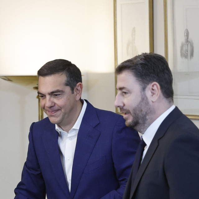 Φουντώνει η κόντρα ΠΑΣΟΚ - ΕΛΑΣ: Μετά τις δημοσκοπήσεις βγαίνουν τα «μαχαίρια»