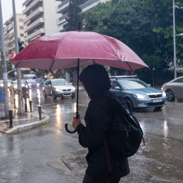 Καιρός: Αναβαθμίστηκε σε κόκκινο το έκτακτο δελτίο της ΕΜΥ - Ποιες είναι οι επικίνδυνες περιοχές