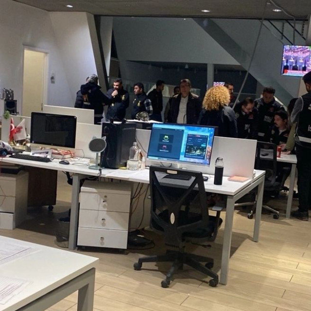 Τουρκία: Έφοδος της Αστυνομίας σε τηλεοπτικό κανάλι - Διέκοψε το ζωντανό πρόγραμμα
