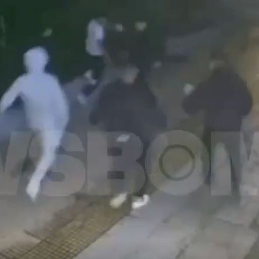 Μεταξουργείο: Η στιγμή της επίθεσης με μαχαίρι σε μαθητή εσπερινού σχολείου