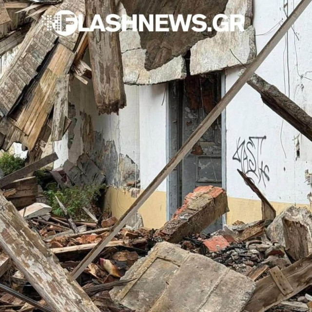 Χανιά: Κατέρρευσε σκεπή εγκαταλελειμμένου κτιρίου, έρευνες για τυχόν εγκλωβισμένους
