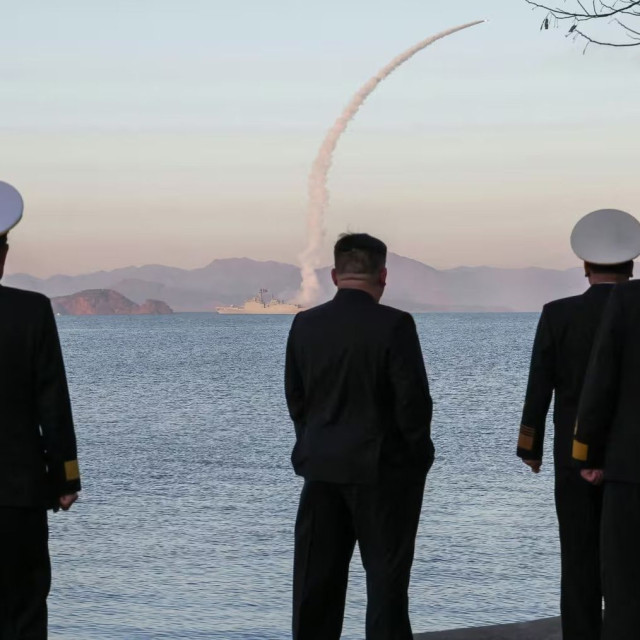 Βόρεια Κορέα: Δοκιμαστικές εκτοξεύσεις στρατηγικών πυραύλων κρουζ από υποβρύχιο