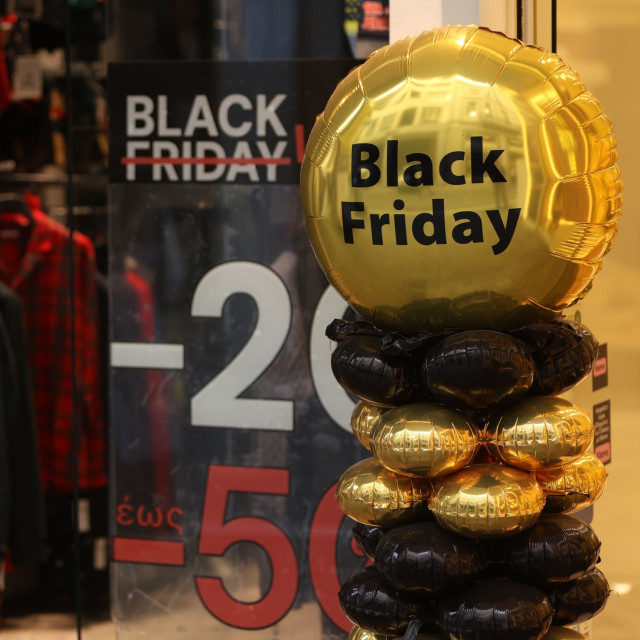 Black Friday: Αντίστροφη μέτρηση για τη μέρα των μεγάλων εκπτώσεων