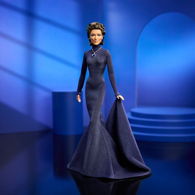 Σελίν Ντιόν: Έγινε Barbie με το εμβληματικό look από τα Όσκαρ και τον Τιτανικό